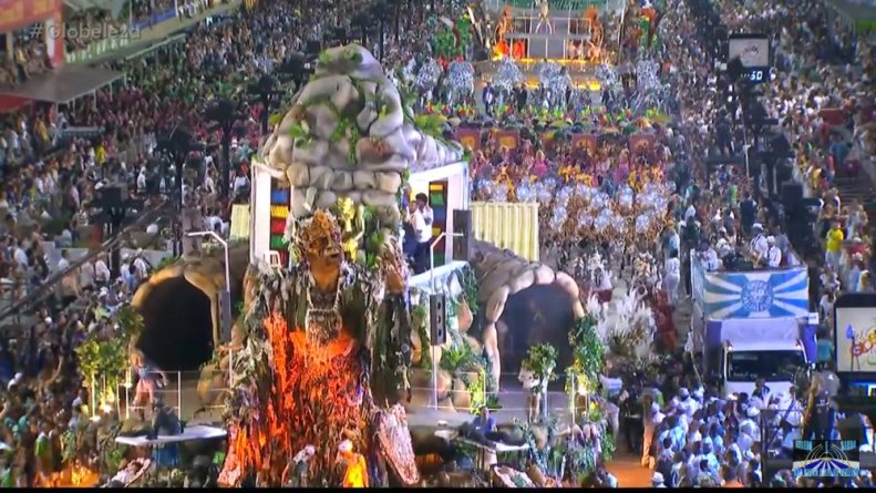 Carro que representa as mazelas apresentadas da mesmas forma que na TV Globo