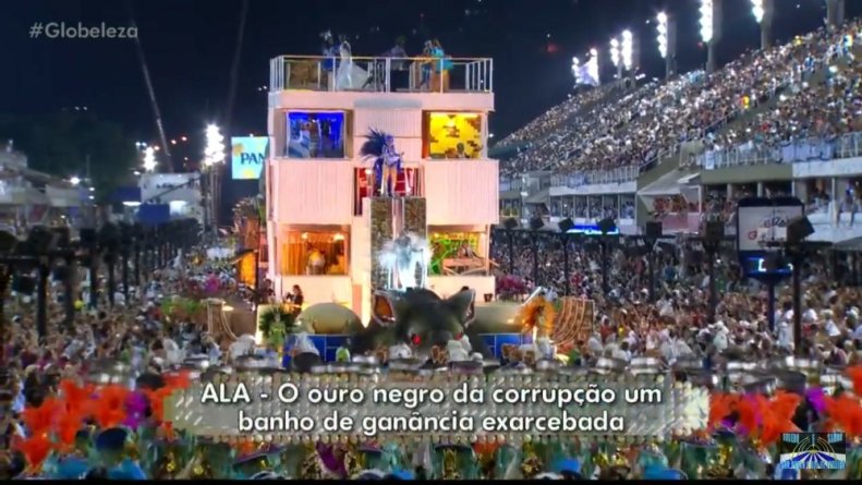 Carro que representa o edifício sede da Petrobras no centro do Rio que se transforma em uma favela