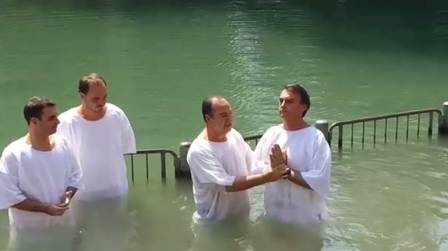 O deputado é batizado