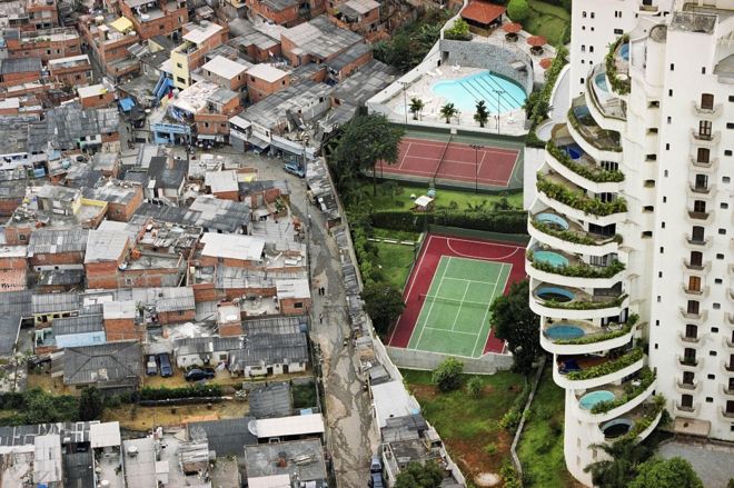 Paraisópolis e Morumbi - contraste de espaço, tempo e condições de vida.